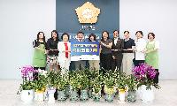 축하 화분 180여 개 기부…나눔으로 이어진 응원