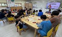 시흥시노인종합복지관 봉사단, 승지초 학교돌봄터서 뜨개질 교육